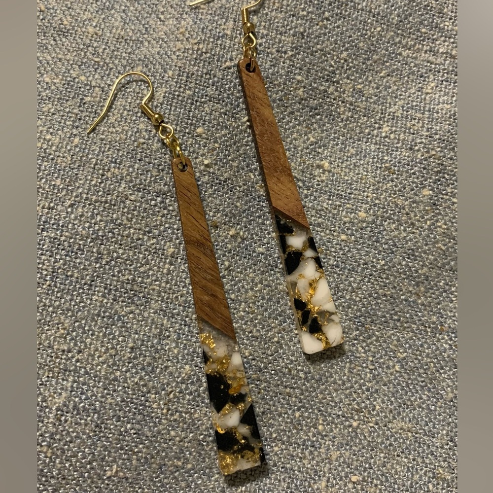 Elegant Gold and Black Dangle Earrings